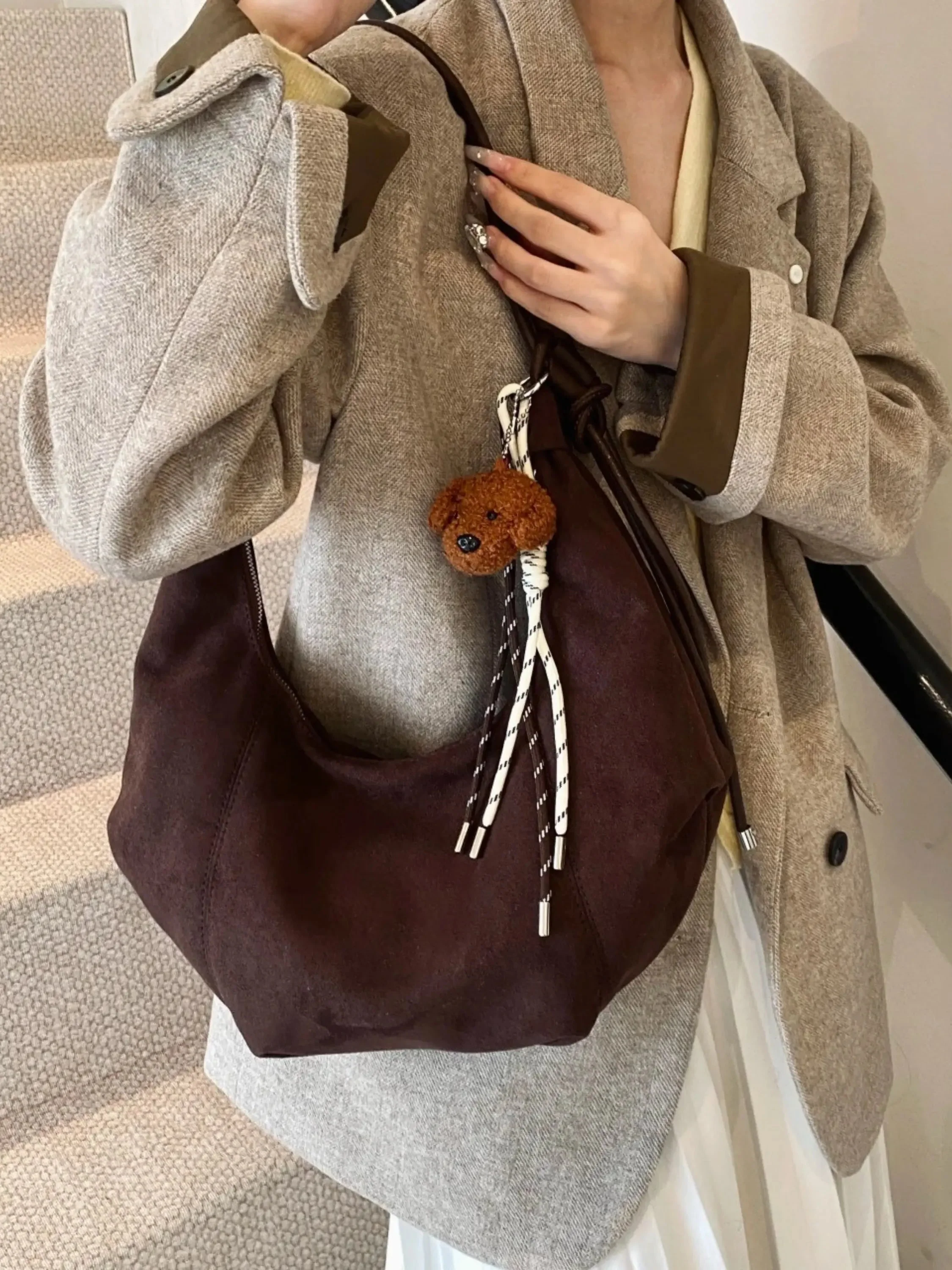 Amalia | Wildleder Boho-Chic Hobo Tasche mit Verspielt Charme - Image 2