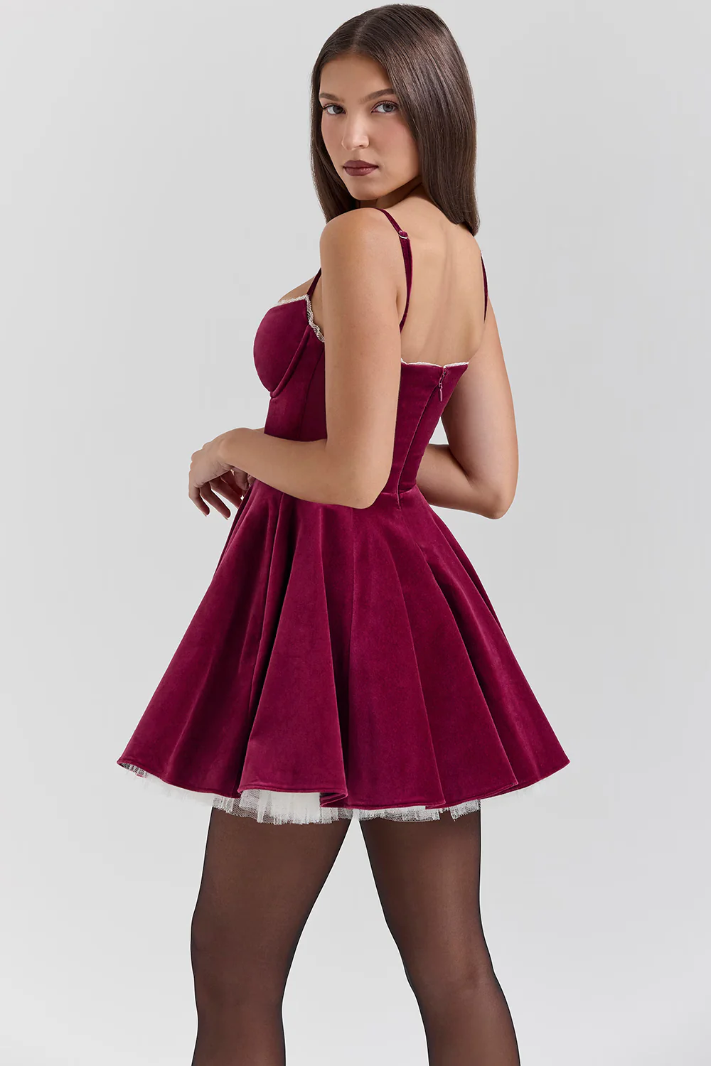 Eva | Samt Minikleid mit Spaghettiträgern und Ausgestelltem Rock - Image 3