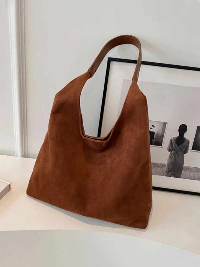 Olga | Minimalistische Schultertasche aus Wildleder - Image 16