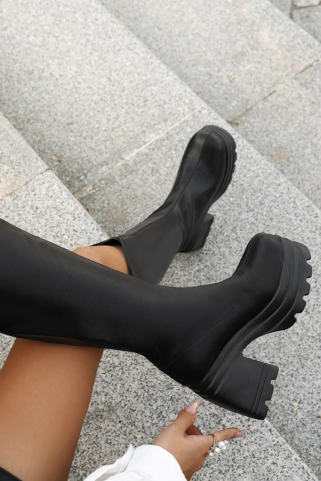 Robine | Schwarze kniehohe Plateau-Stiefel – Stilvoll & Komfortabel