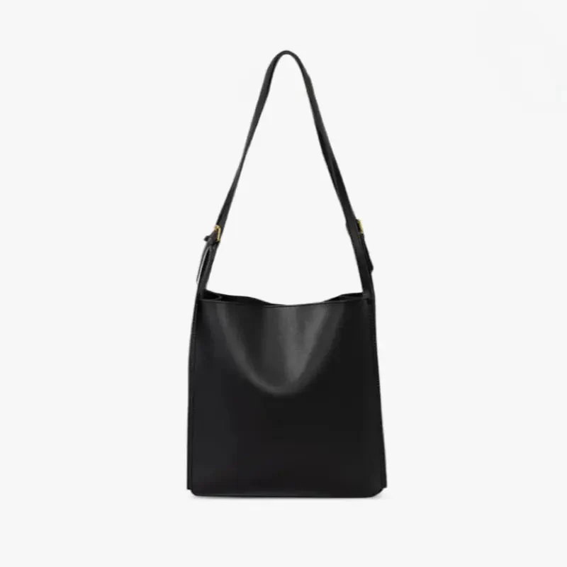 Roos | Boxy Leder Schultertasche mit klaren Linien und schmalem Band